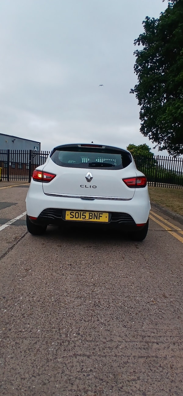 Used Renault Clio 2015 for sale - 75610822: Photo 2