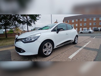 Used Renault Clio 2015 for sale - 75610822: Photo