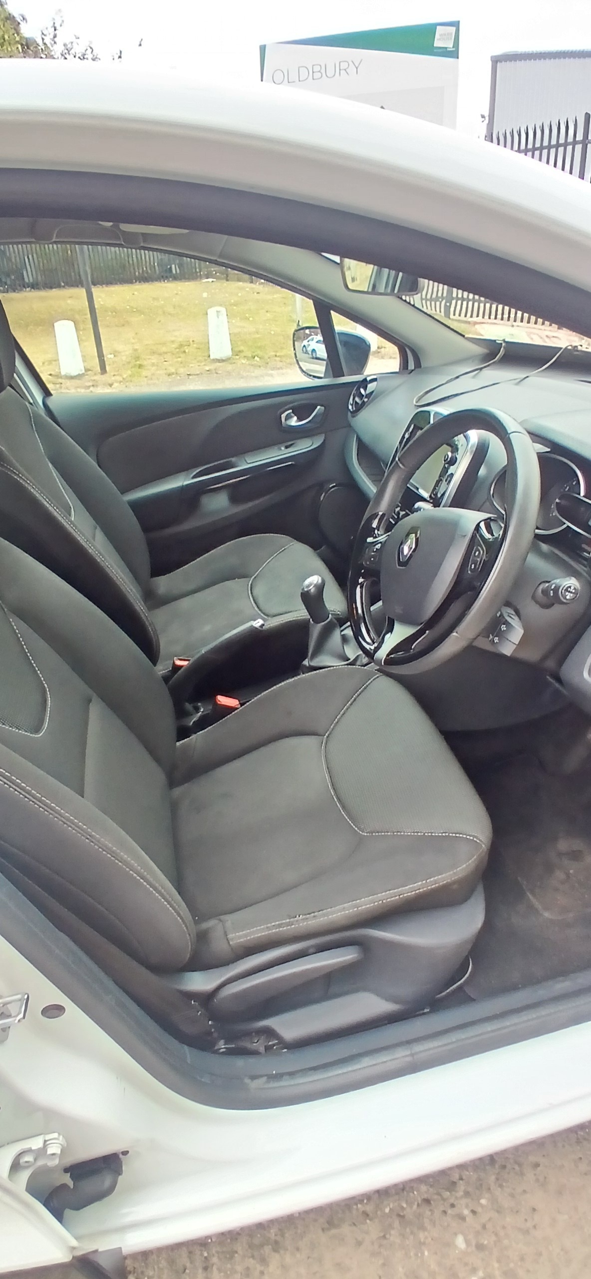 Used Renault Clio 2015 for sale - 76594762: Photo 12