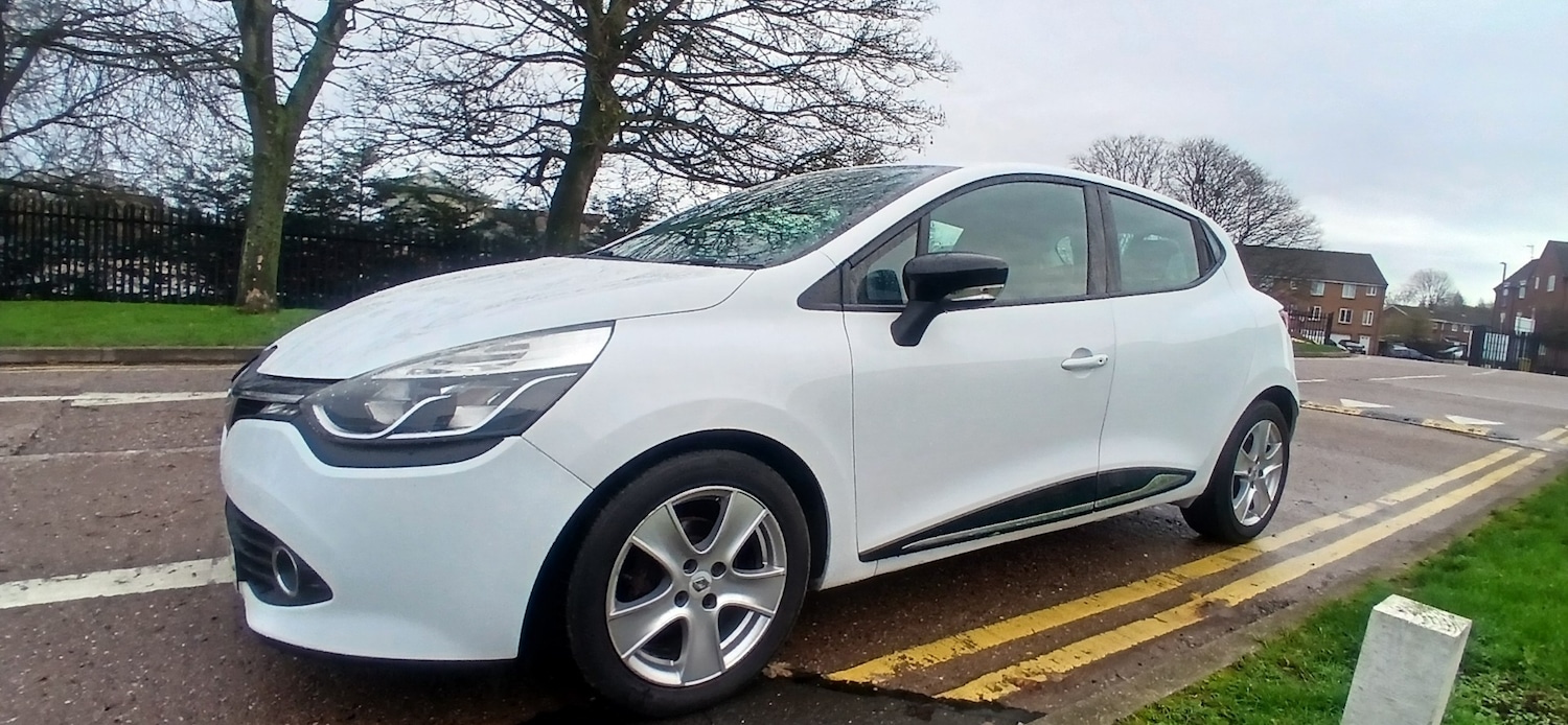 Used Renault Clio 2015 for sale - 76594762: Photo 4