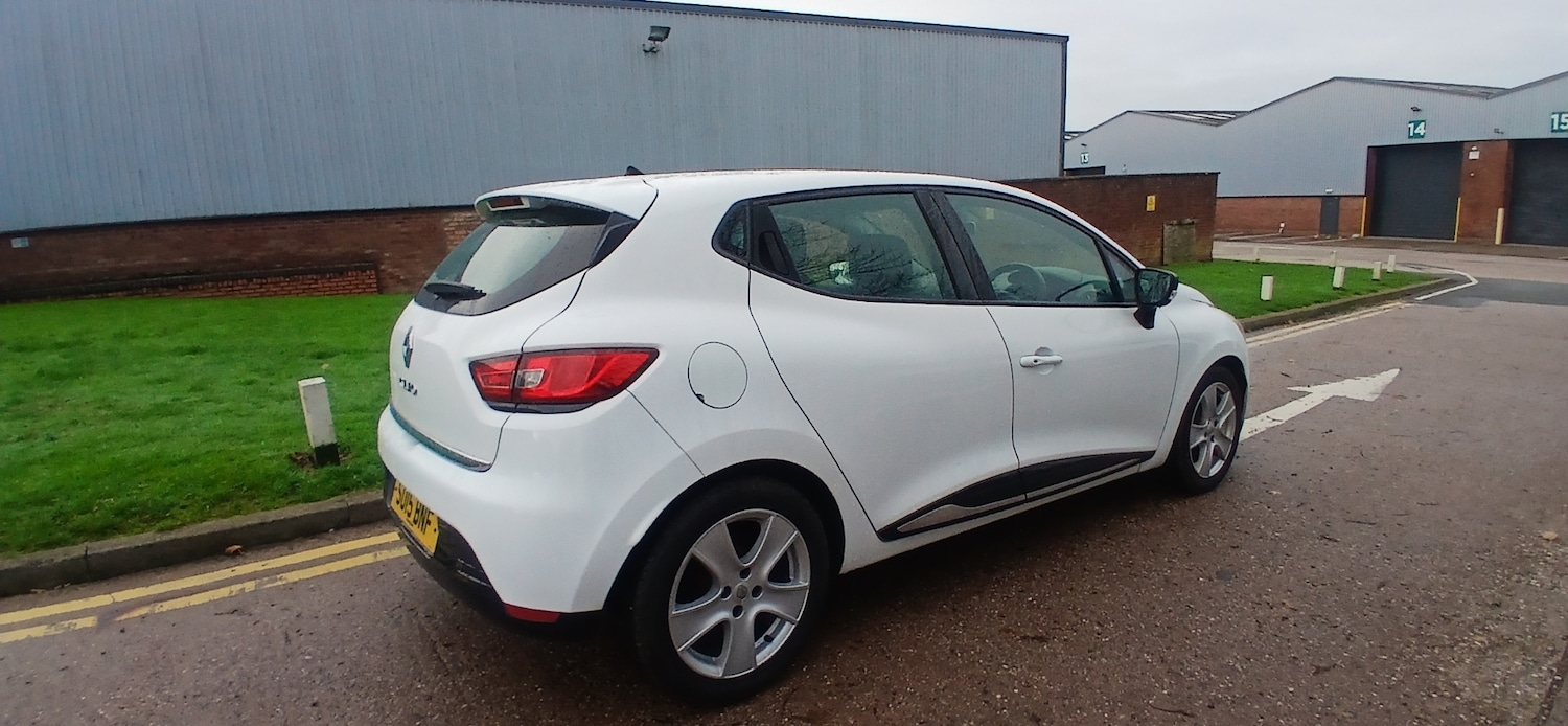 Used Renault Clio 2015 for sale - 76594762: Photo 6