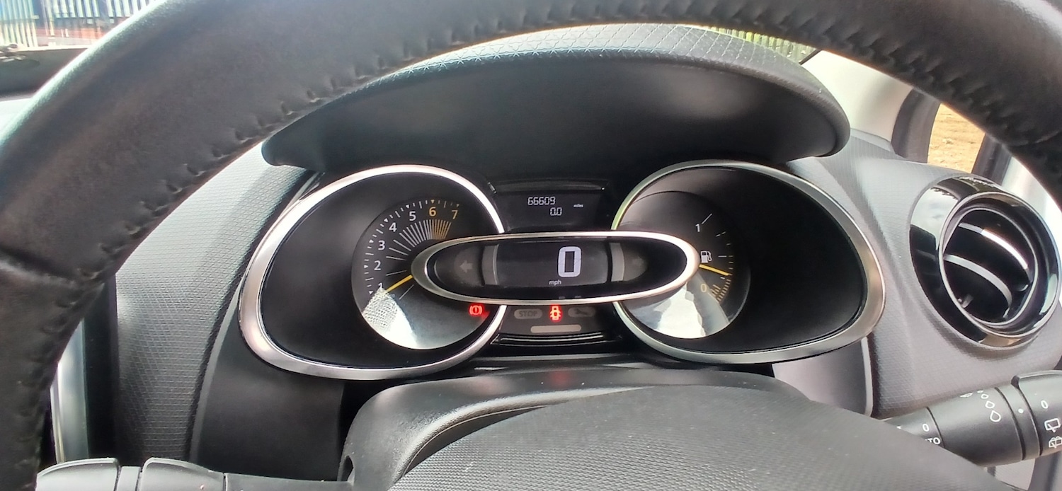 Used Renault Clio 2015 for sale - 76594762: Photo 9