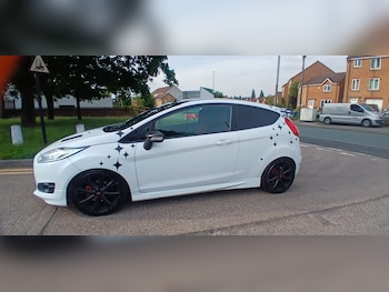Used Ford Fiesta 2015 for sale - 78933421: Photo
