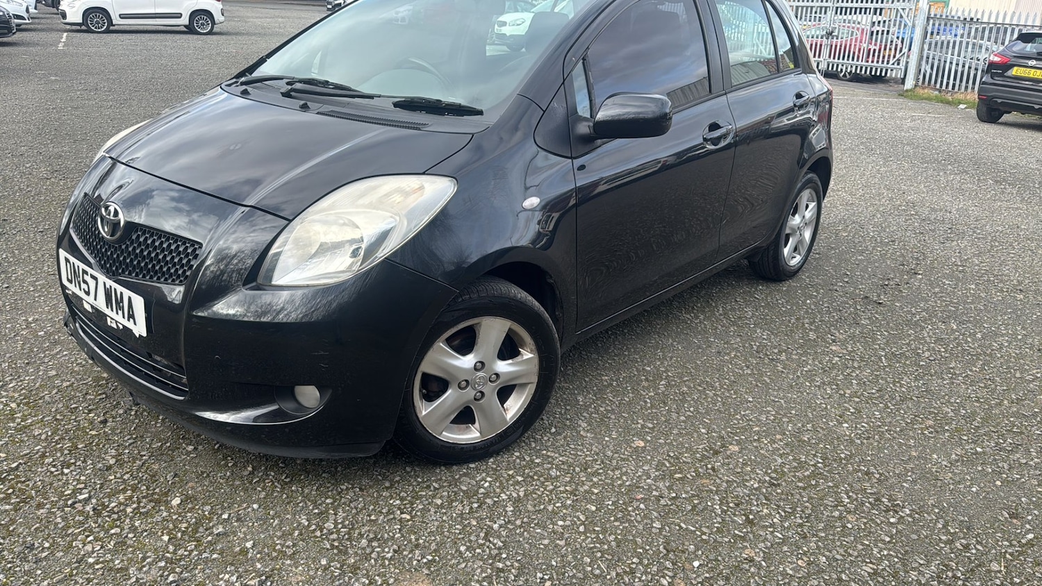 Used Toyota Yaris 2011 for sale - 77975997: Photo 2