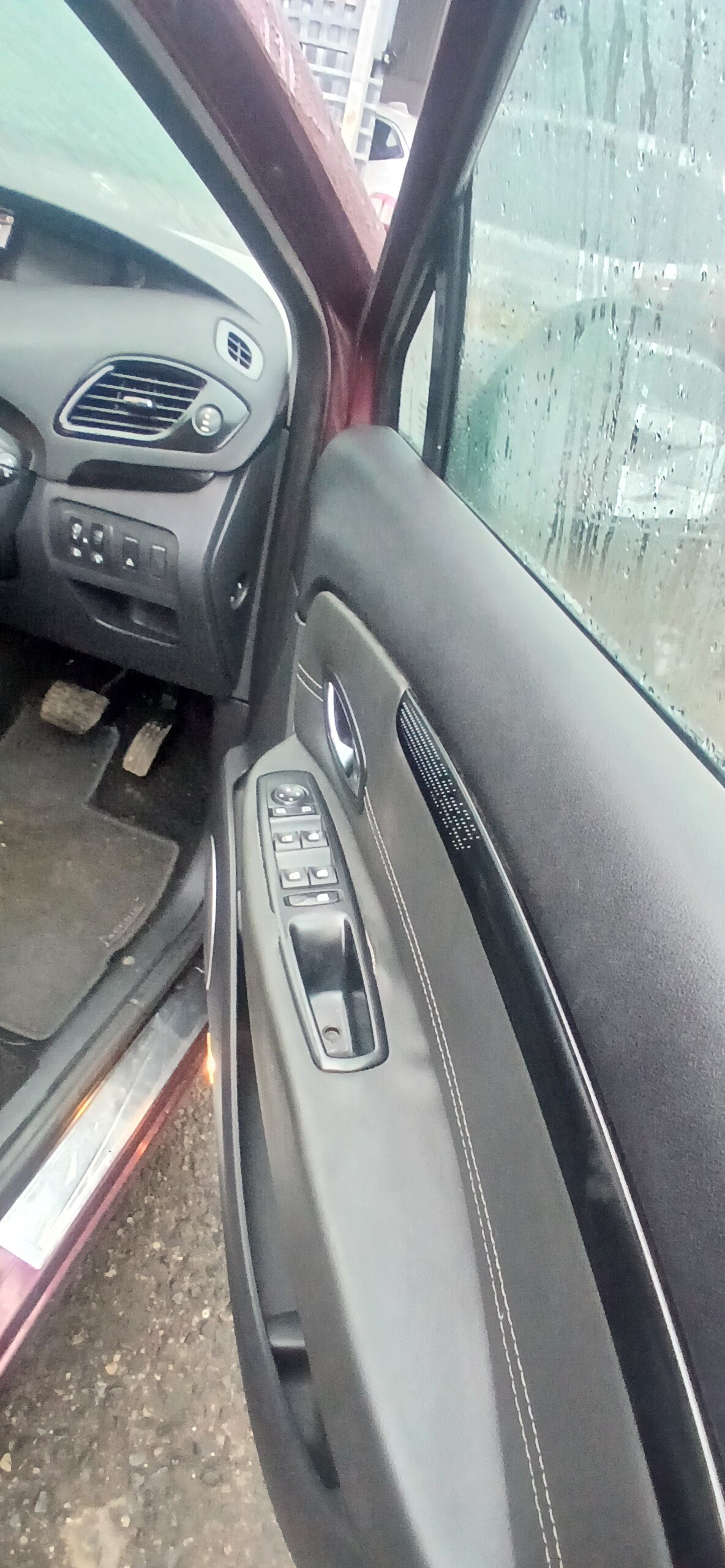 Used Renault Grand Scenic 2012 for sale - 77528111: Photo 12