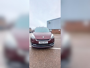 Used Renault Grand Scenic 2012 for sale - 77528111: Photo
