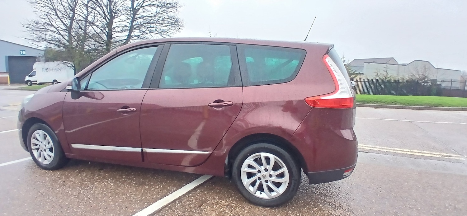 Used Renault Grand Scenic 2012 for sale - 77528111: Photo 4