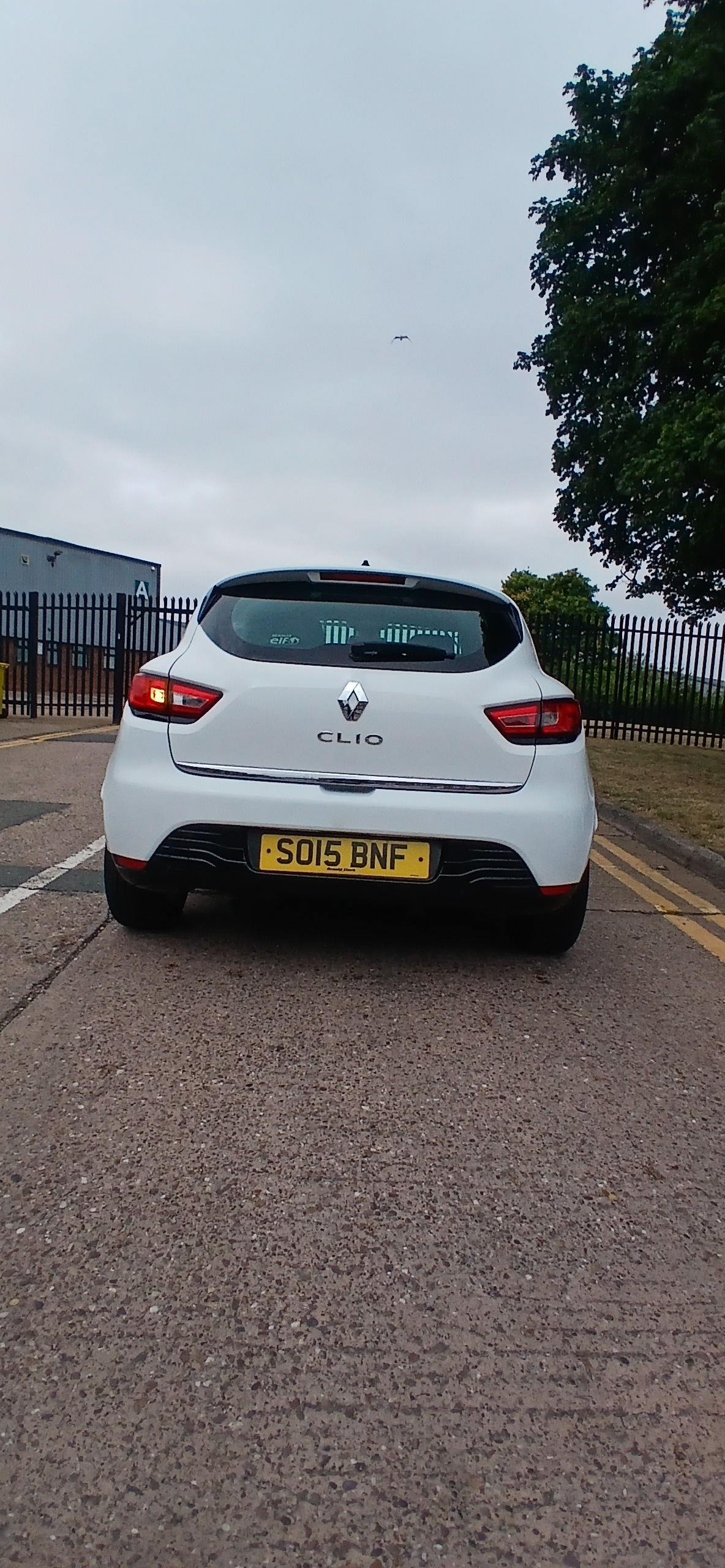 Used Renault Clio 2015 for sale - 76511162: Photo 2