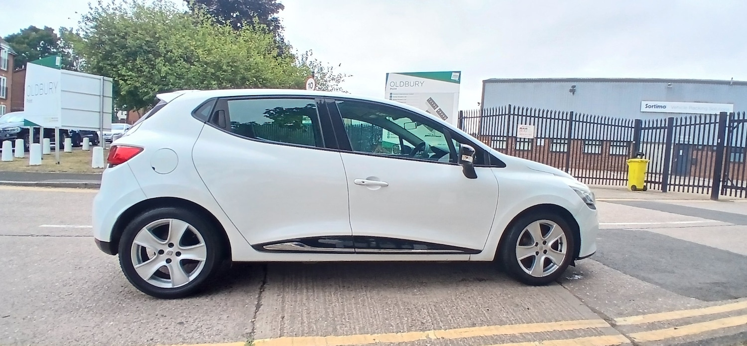 Used Renault Clio 2015 for sale - 76511162: Photo 5