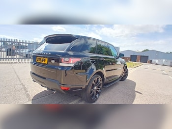 Used Land Rover Range Rover Sport 2015 for sale - 79120587: Photo