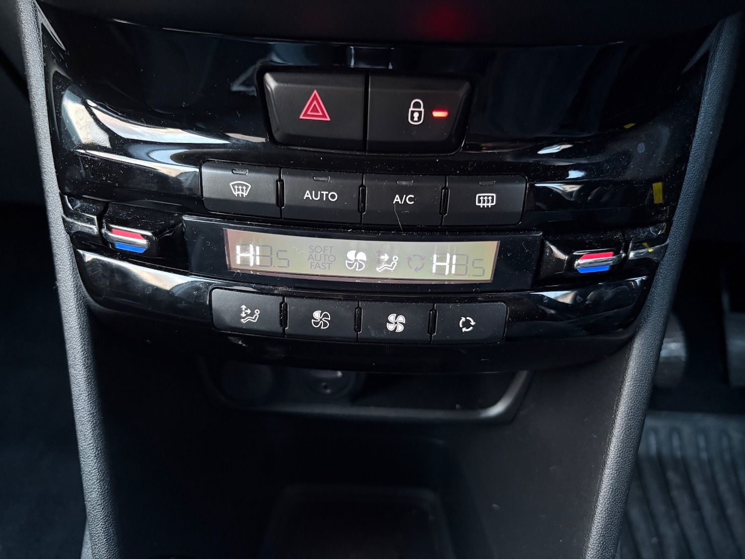 Used Peugeot 208 2014 for sale - 77354207: Photo 10