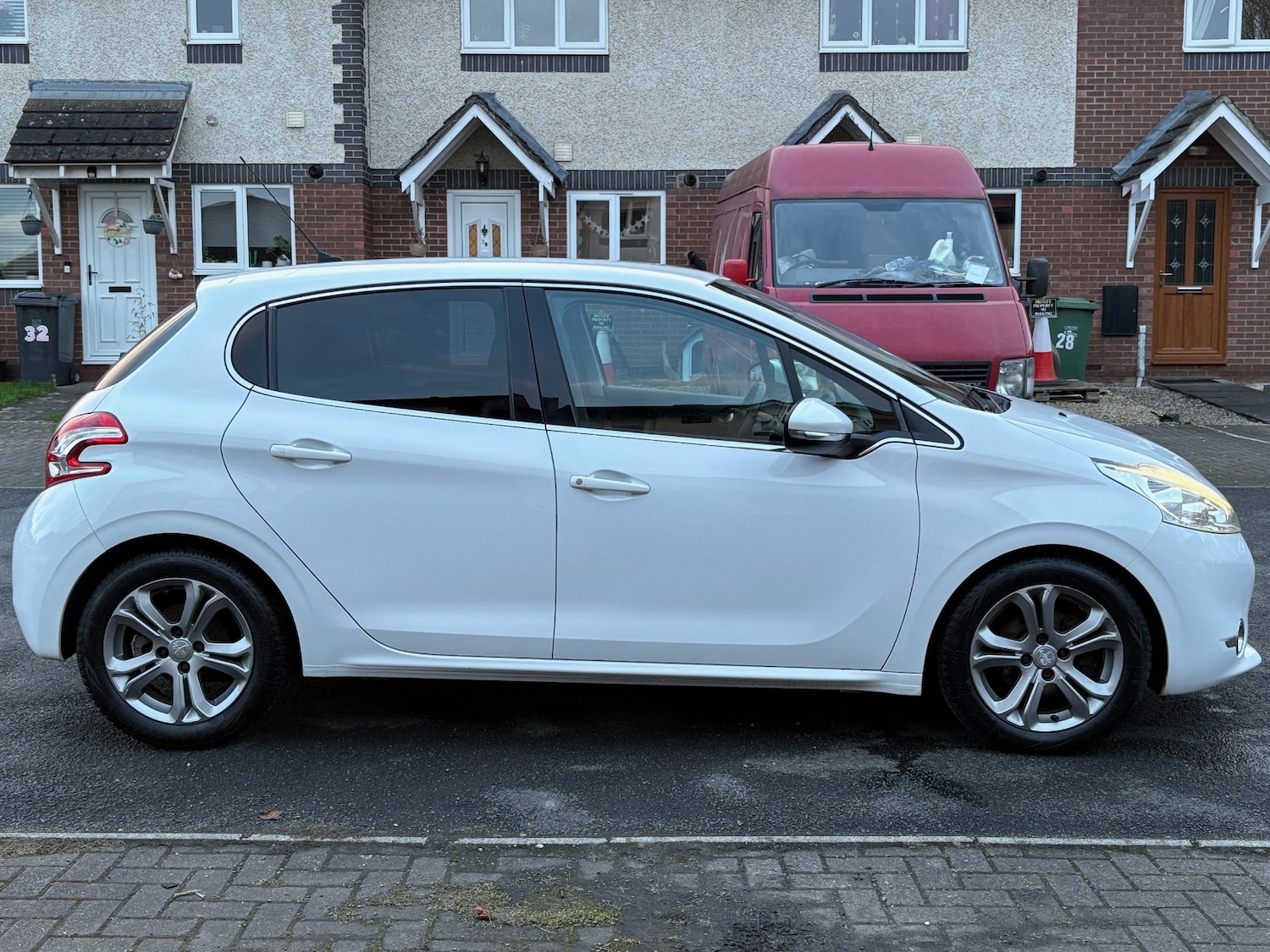 Used Peugeot 208 2014 for sale - 77354207: Photo 4