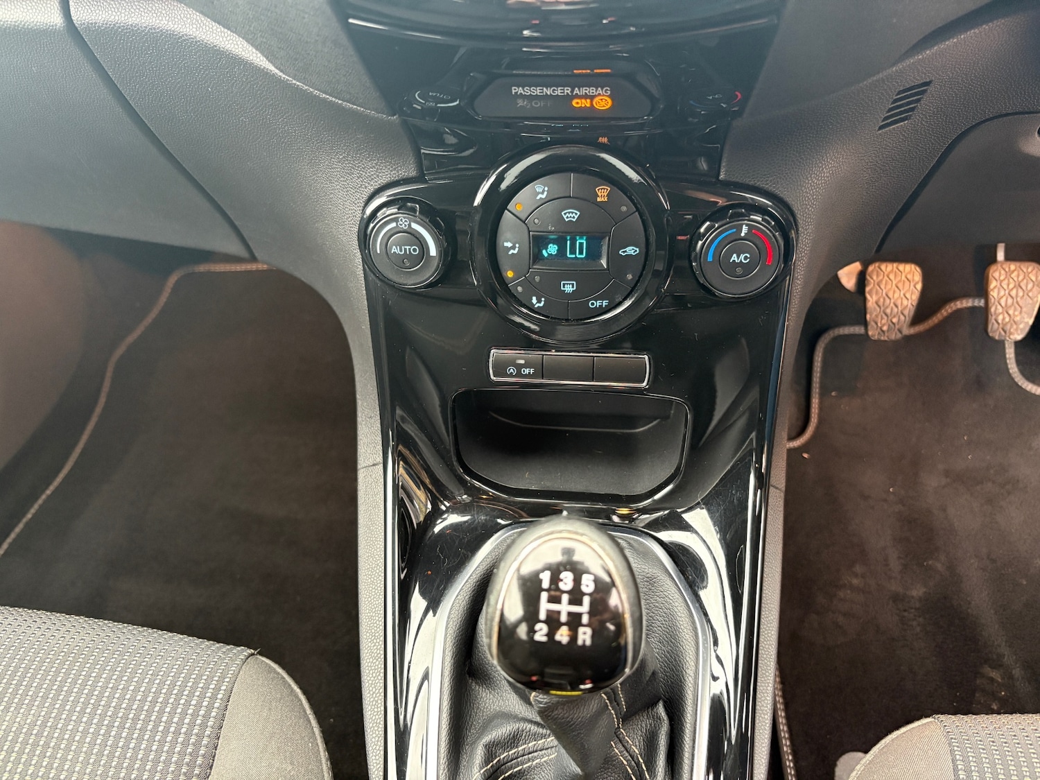 Used Ford Fiesta 2015 for sale - 77049301: Photo 14