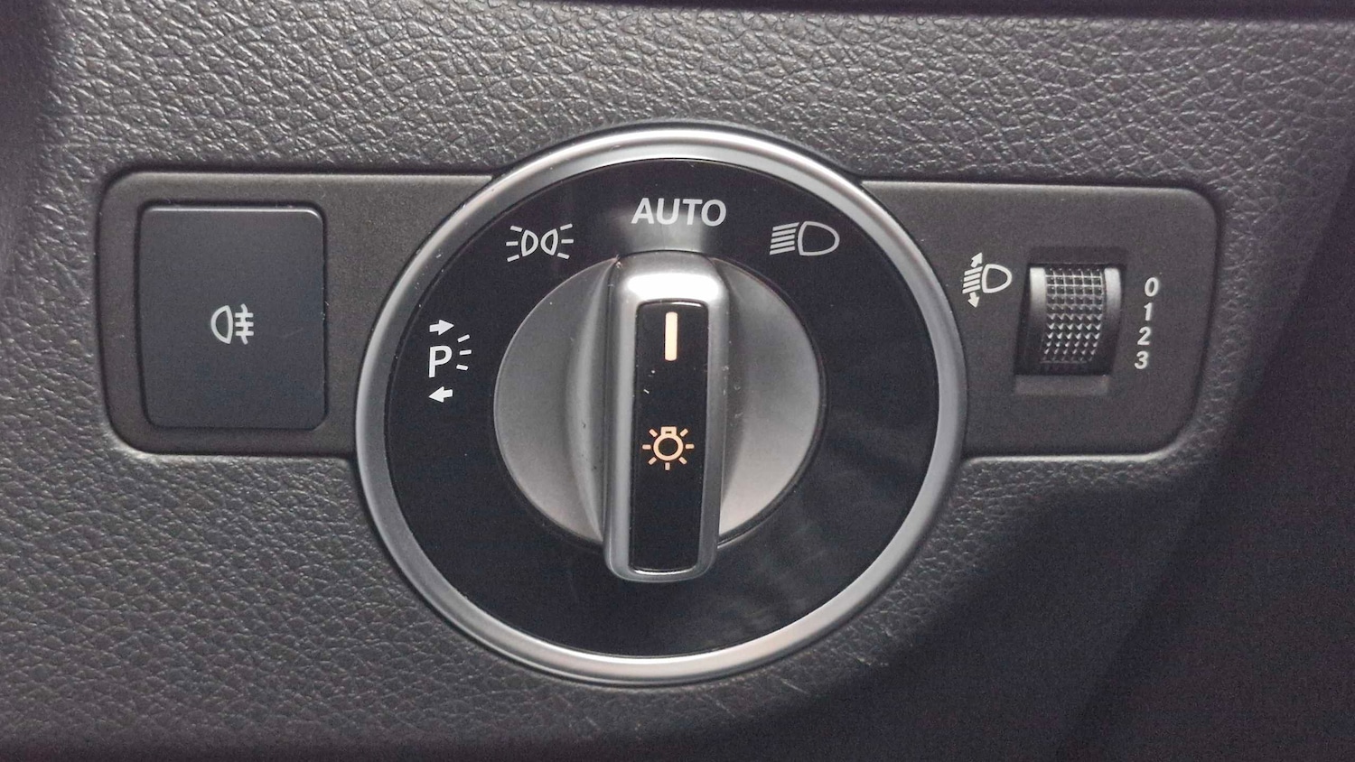 Used Mercedes-Benz A-Class 2017 for sale - 77333848: Photo 21