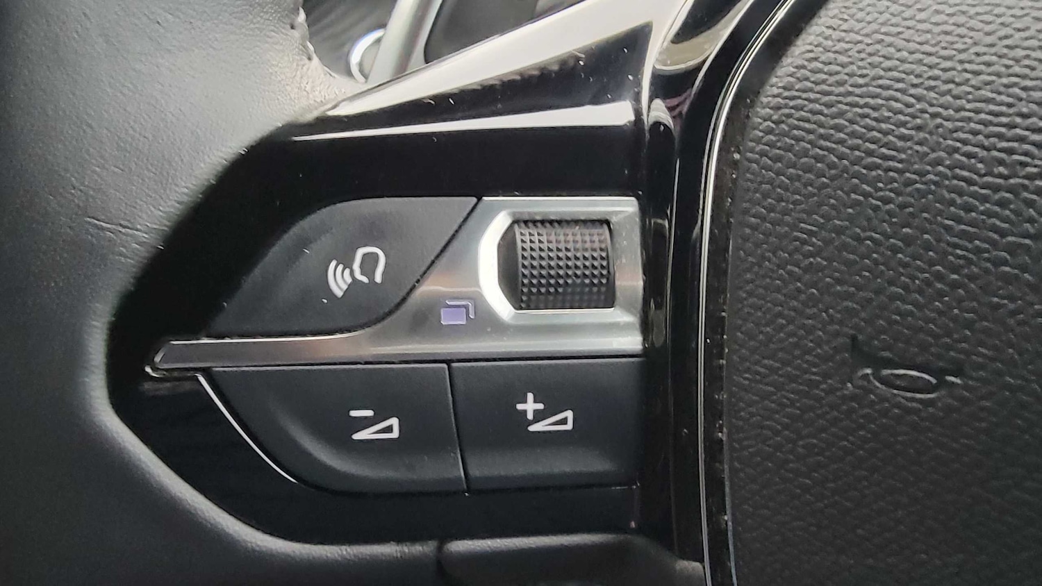 Used Peugeot 2008 2023 for sale - 76718120: Photo 25