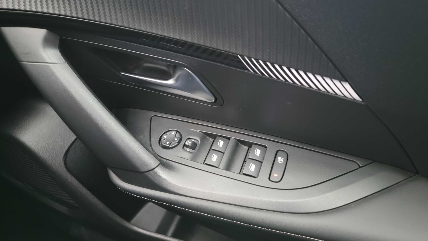 Used Peugeot 2008 2023 for sale - 76718120: Photo 27