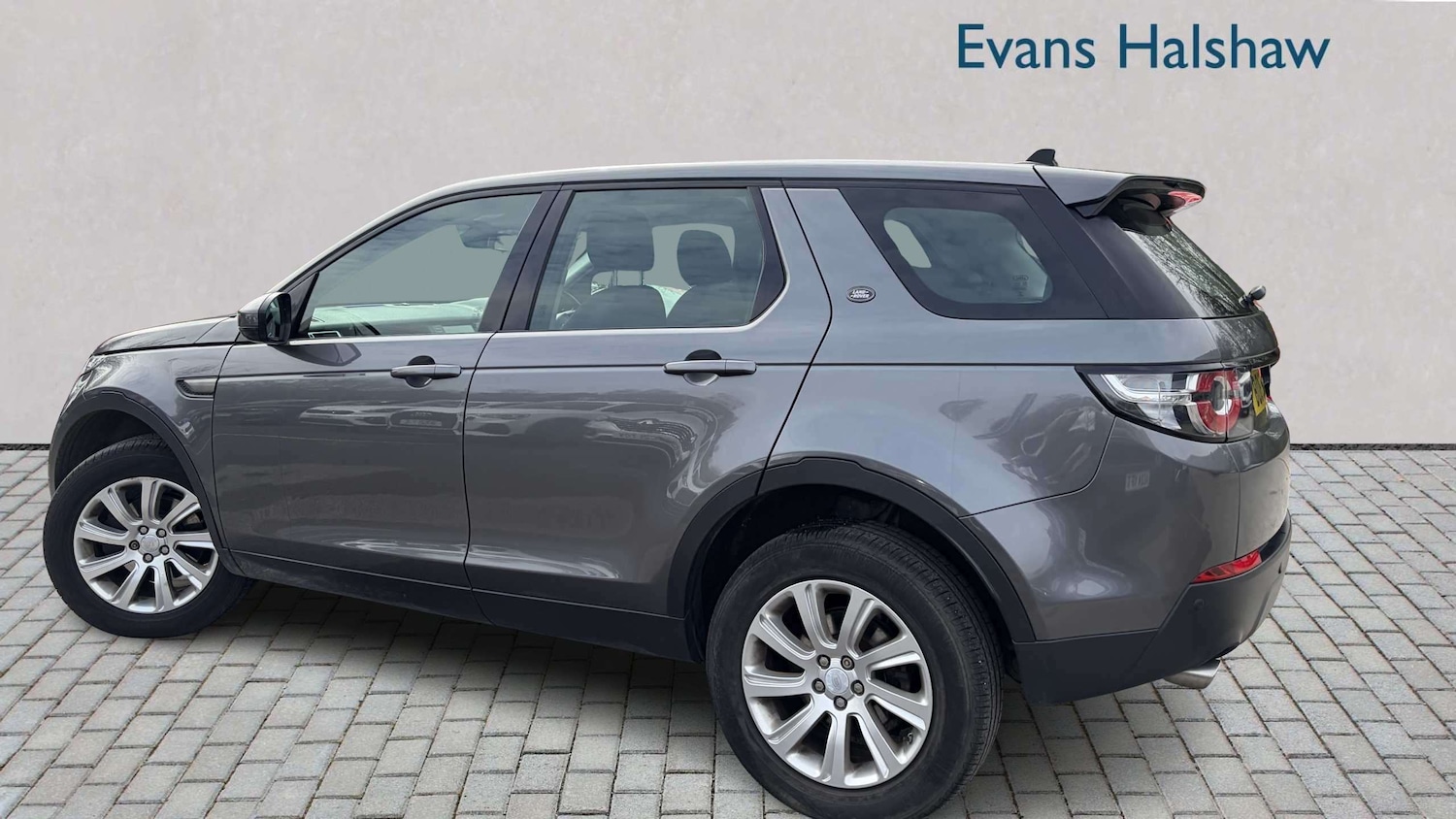 Used Land Rover Discovery Sport 2015 for sale - 78010475: Photo 2