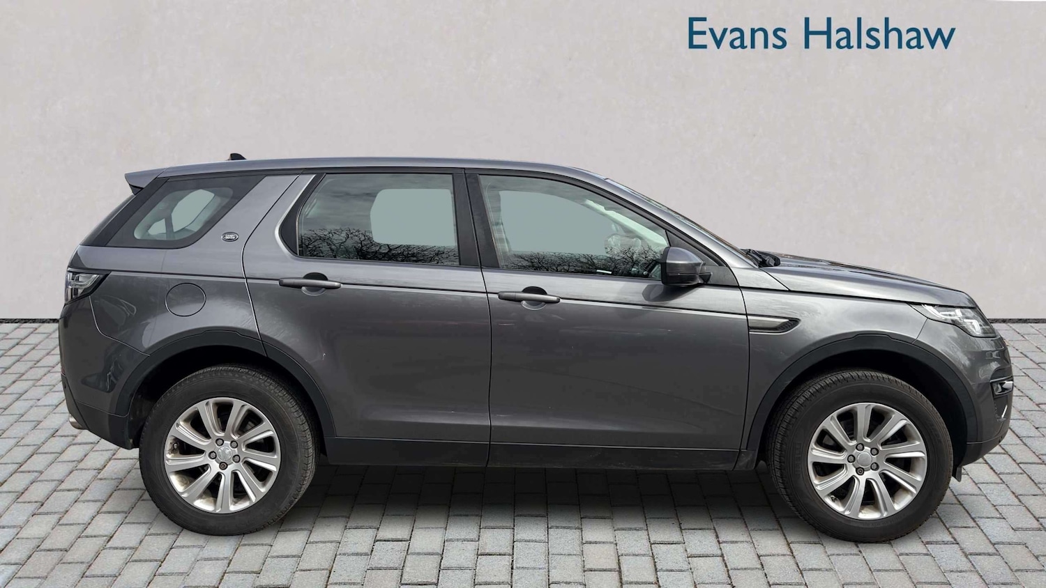Used Land Rover Discovery Sport 2015 for sale - 78010475: Photo 4