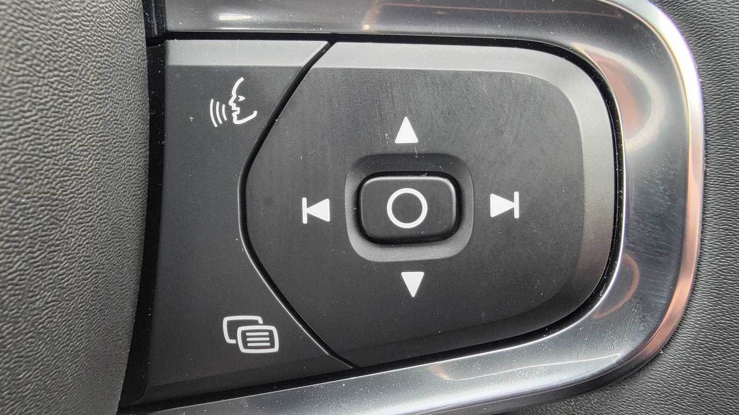 Used Volvo XC40 2022 for sale - 77093303: Photo 27