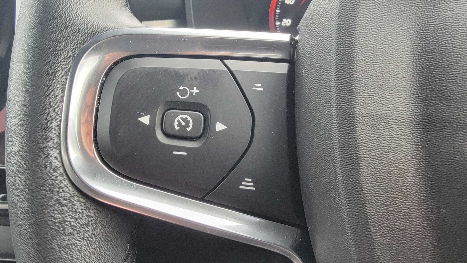 Used Volvo XC40 2022 for sale - 77093303: Photo 28