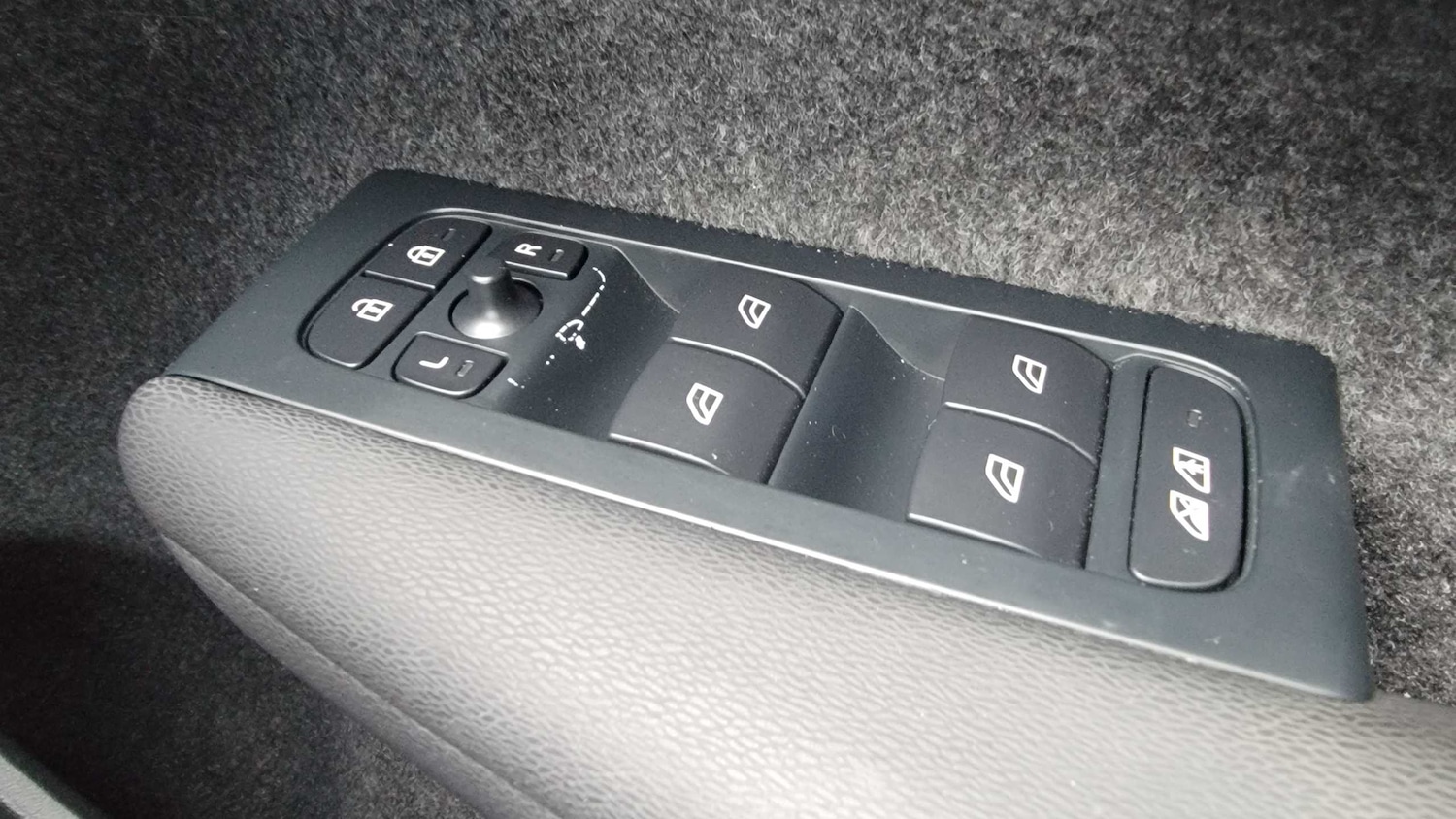 Used Volvo XC40 2022 for sale - 77093303: Photo 34