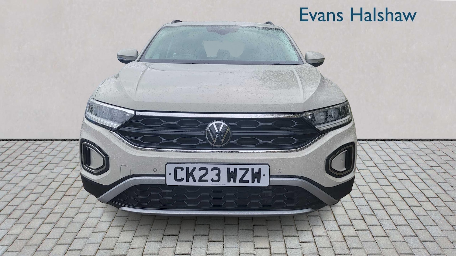 Used Volkswagen T-Roc 2023 for sale - 76298510: Photo 4