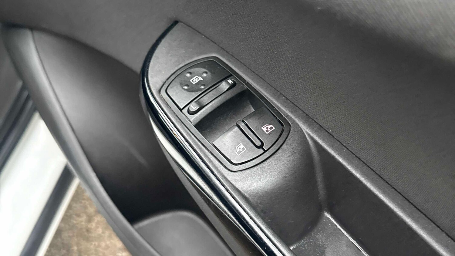 Used Vauxhall Corsa 2016 for sale - 76460521: Photo 21