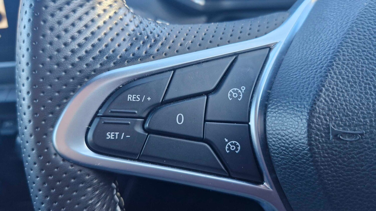 Used Renault Captur 2023 for sale - 76929012: Photo 21