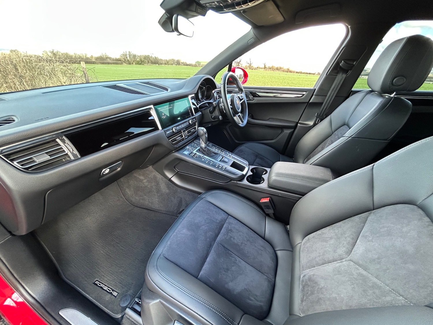 Used Porsche Macan 2021 for sale - 76791227: Photo 22