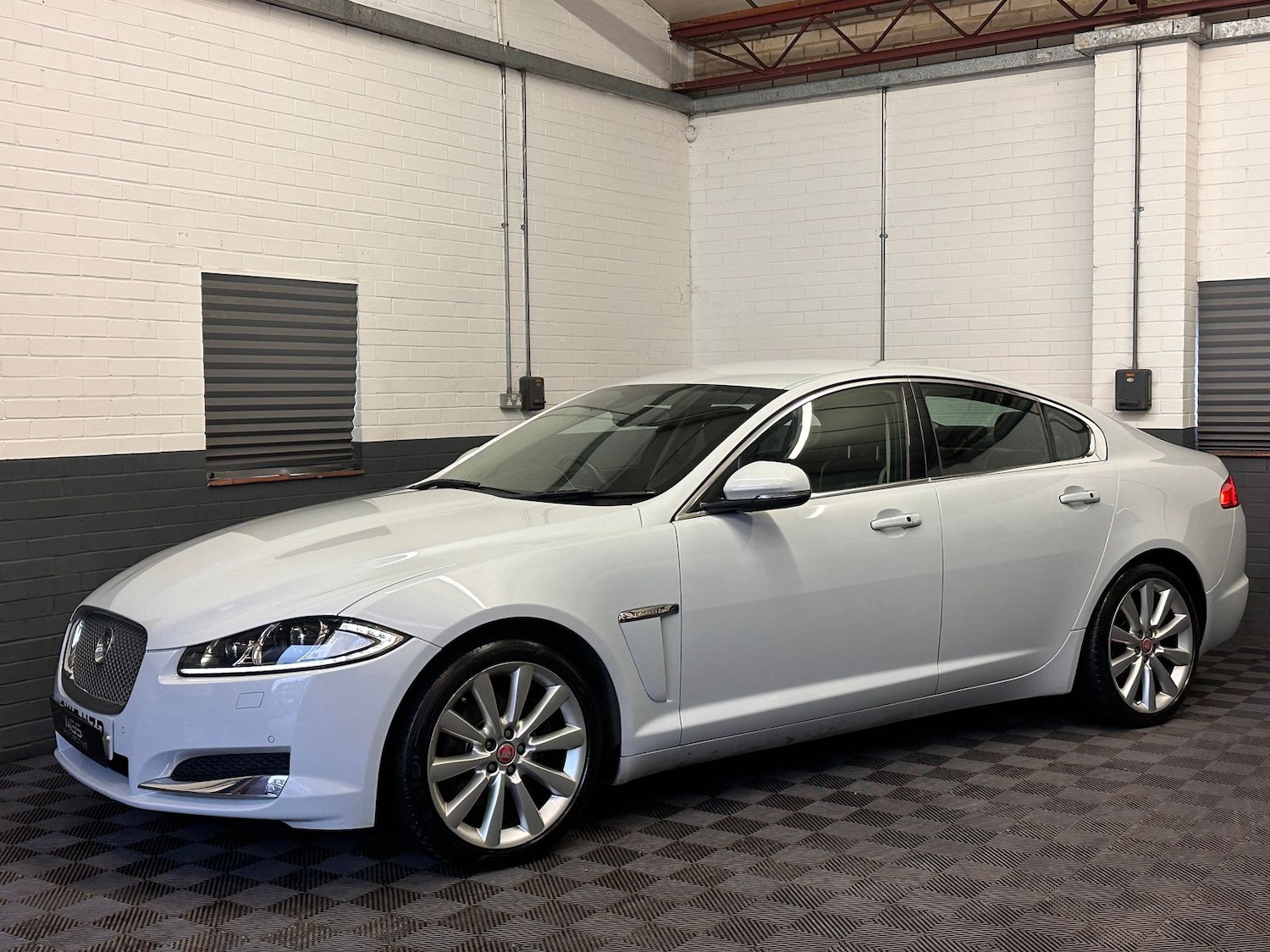 Used Jaguar XF 2015 for sale - 77673967: Photo 3