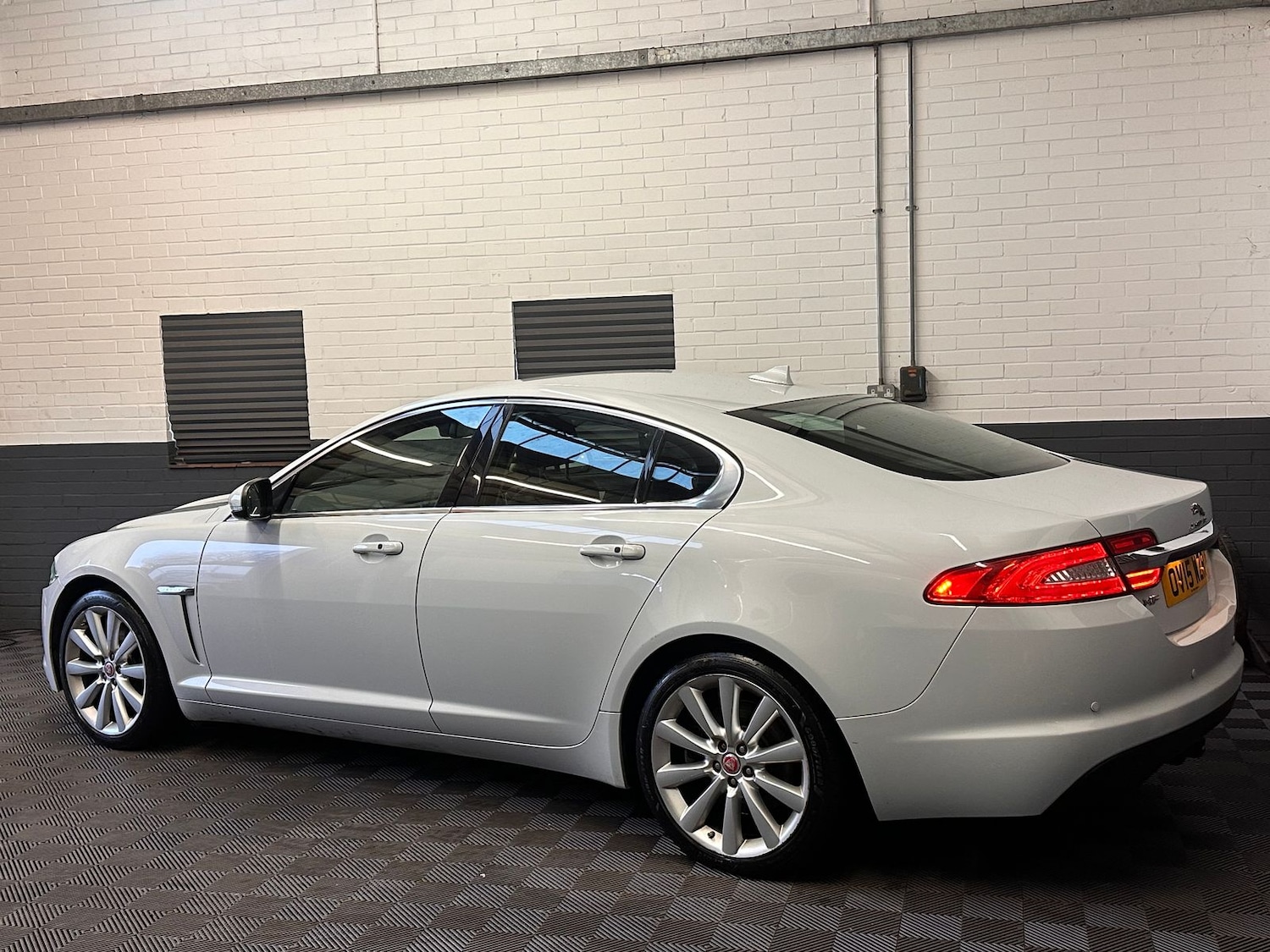Used Jaguar XF 2015 for sale - 77673967: Photo 4