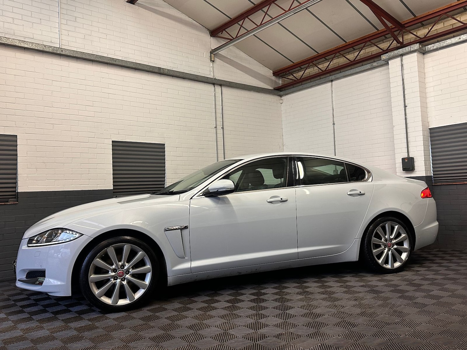 Used Jaguar XF 2015 for sale - 77673967: Photo 6