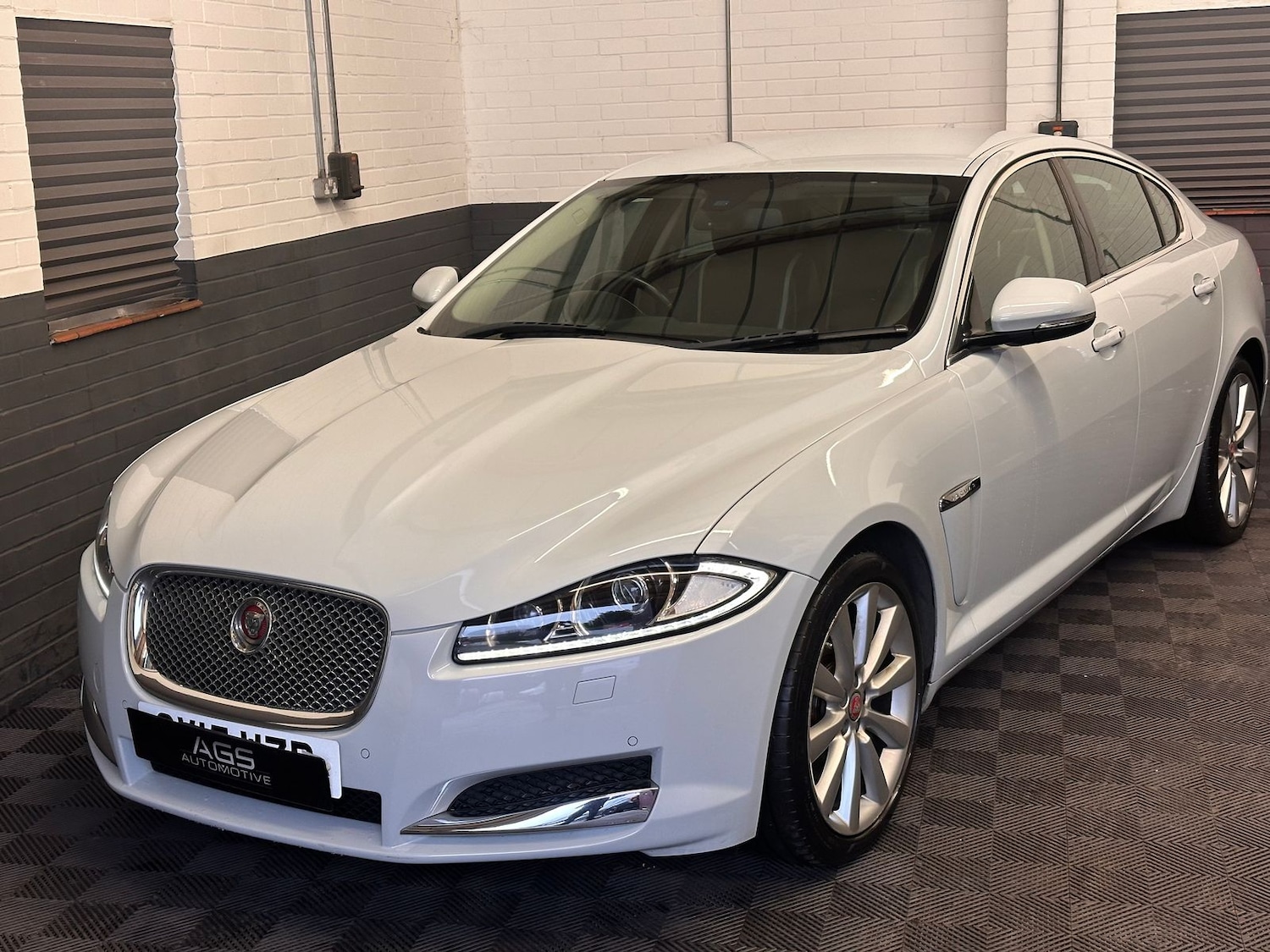 Used Jaguar XF 2015 for sale - 77673967: Photo 8