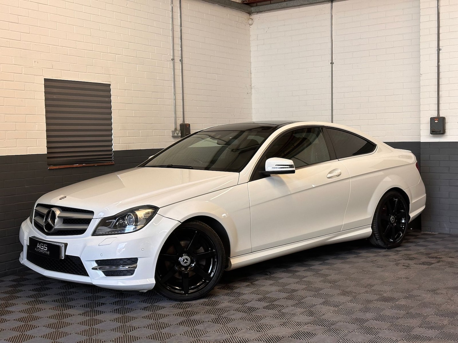 Used Mercedes-Benz C Class 2014 for sale - 77894055: Photo 2