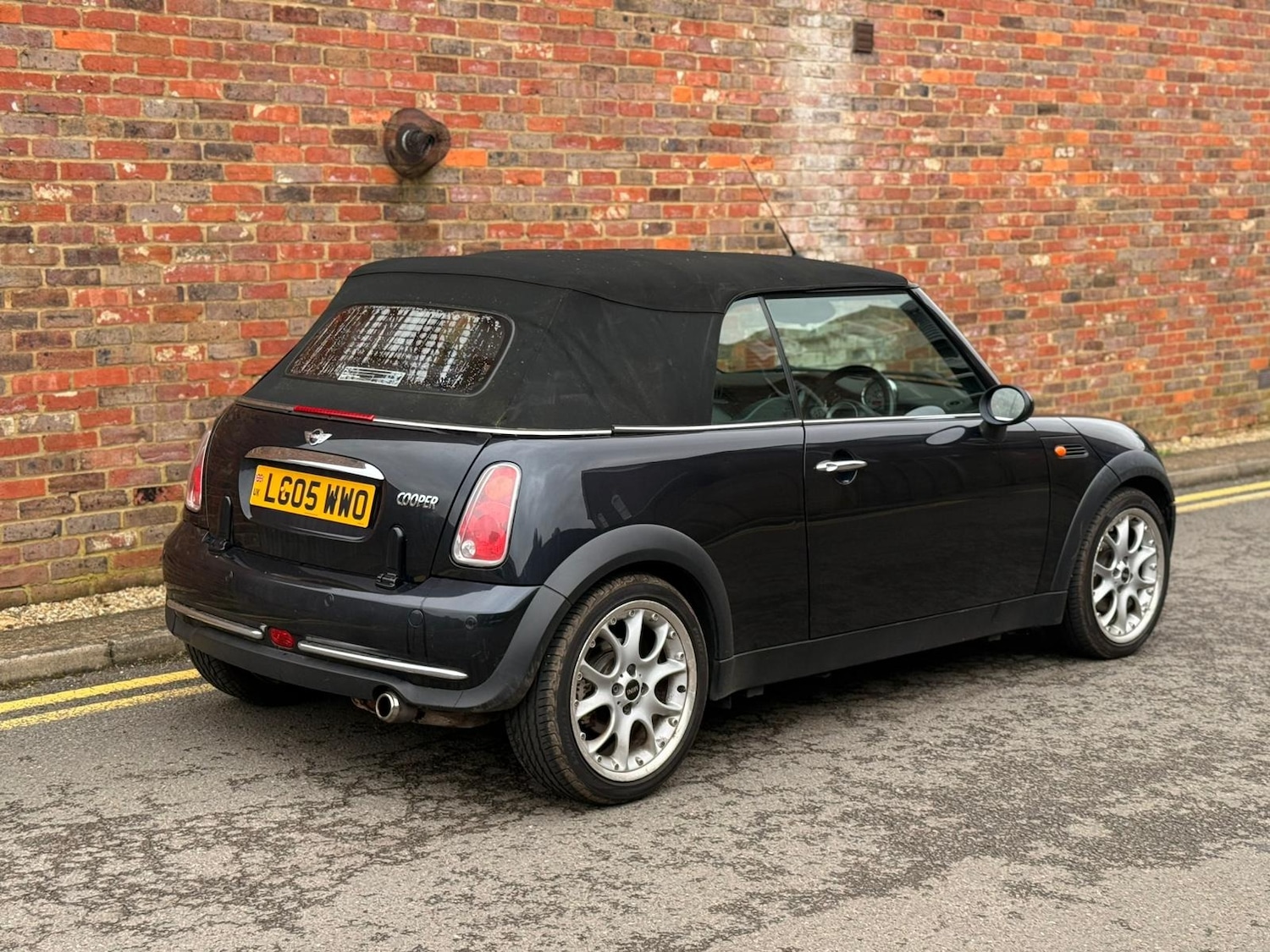 Used MINI Convertible 2005 for sale - 77537492: Photo 6