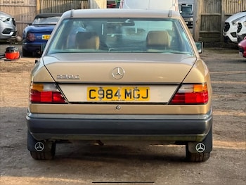 Used Mercedes-Benz E Class 1985 for sale - 77618848: Photo
