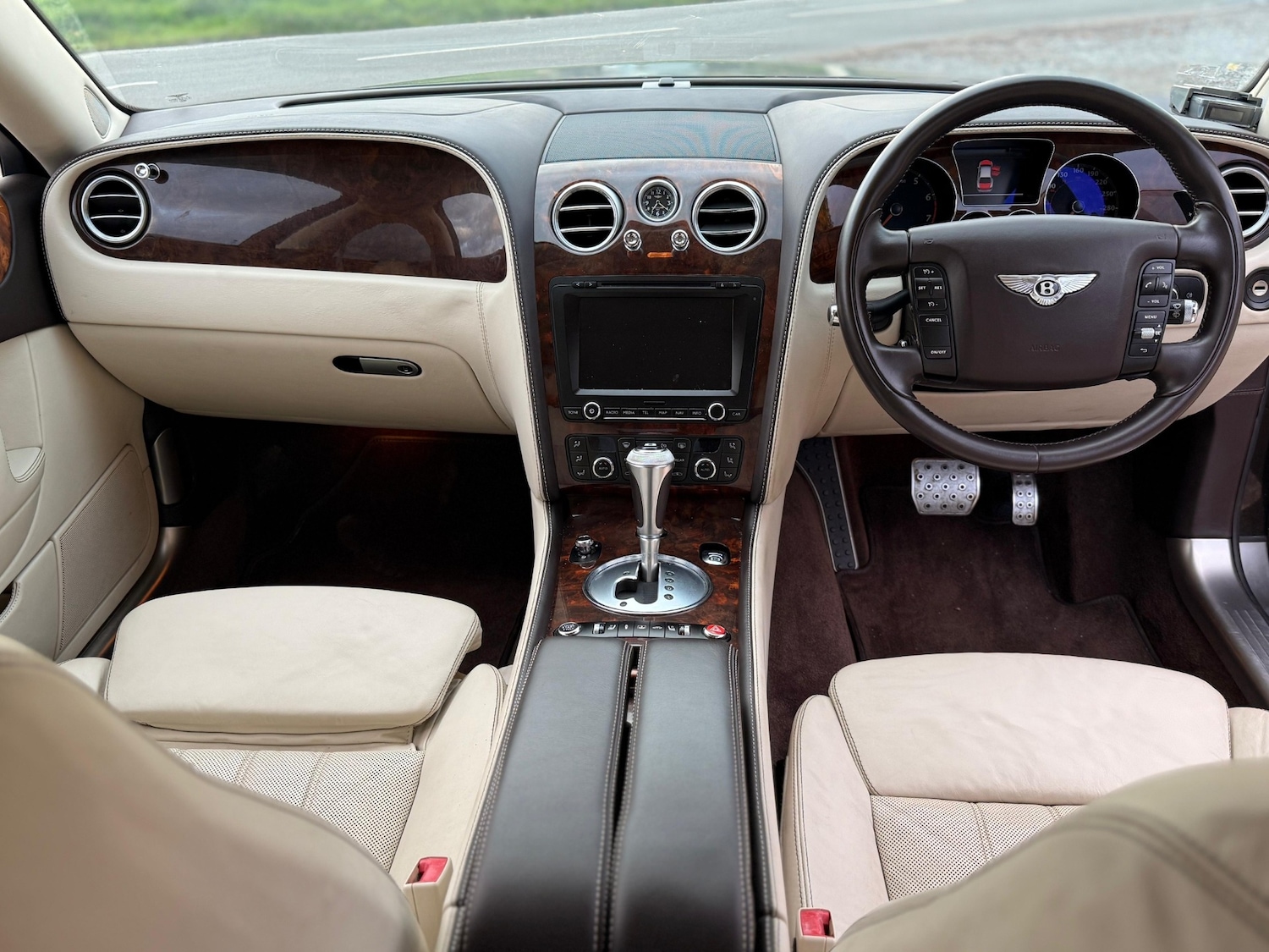 Used Bentley Flying Spur 2023 for sale - 76380394: Photo 9