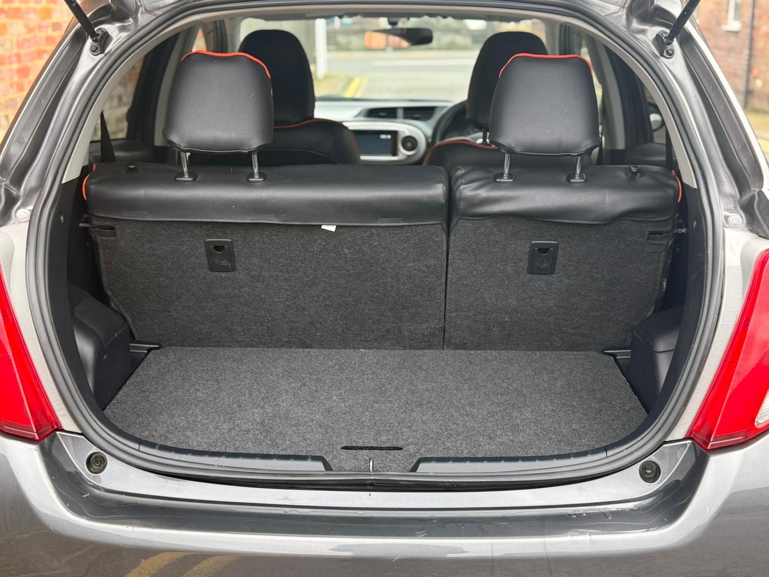 Used Toyota Yaris 2012 for sale - 77630955: Photo 13