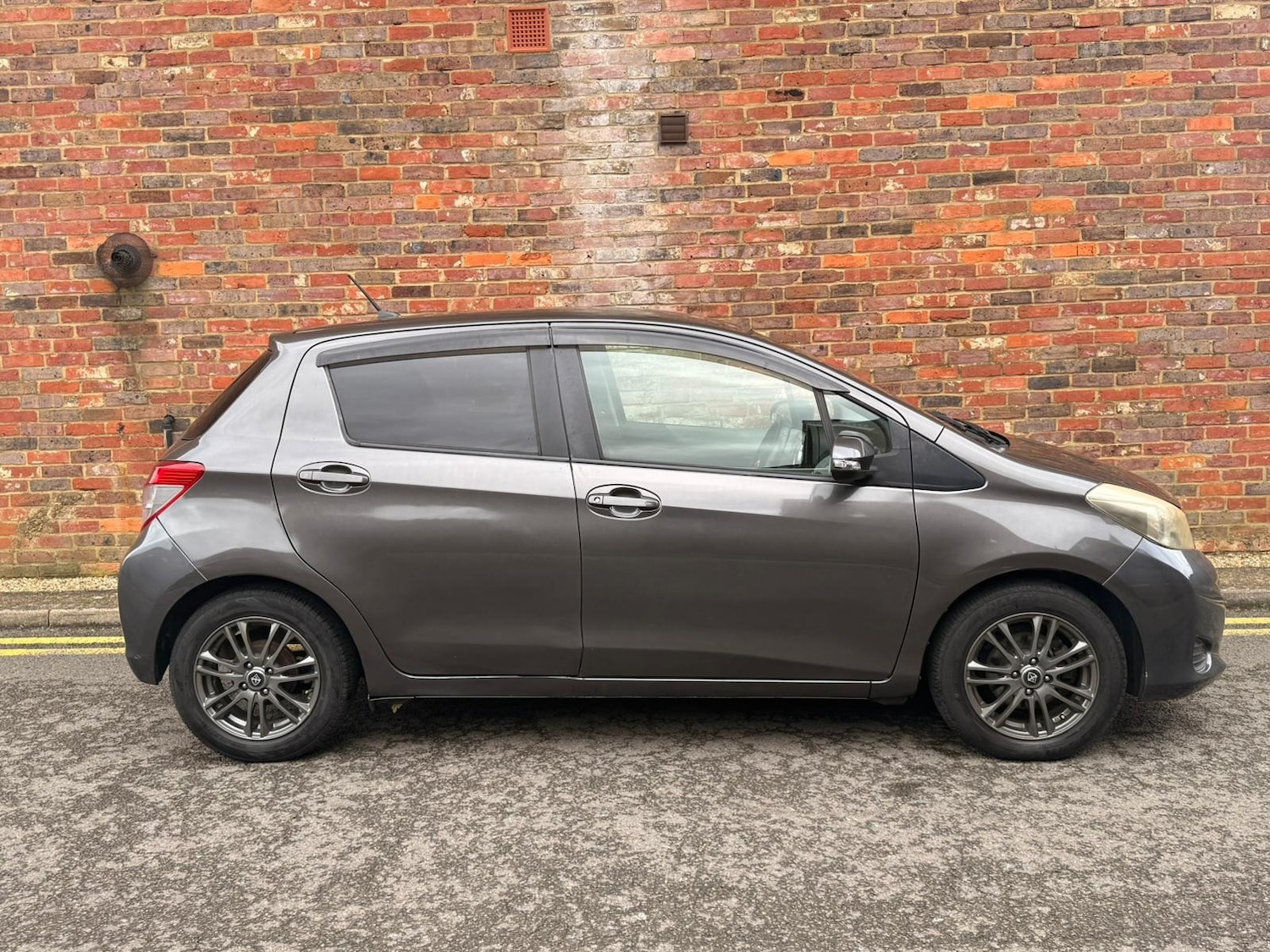 Used Toyota Yaris 2012 for sale - 77630955: Photo 4