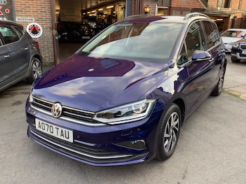 Volkswagen - Golf SV
