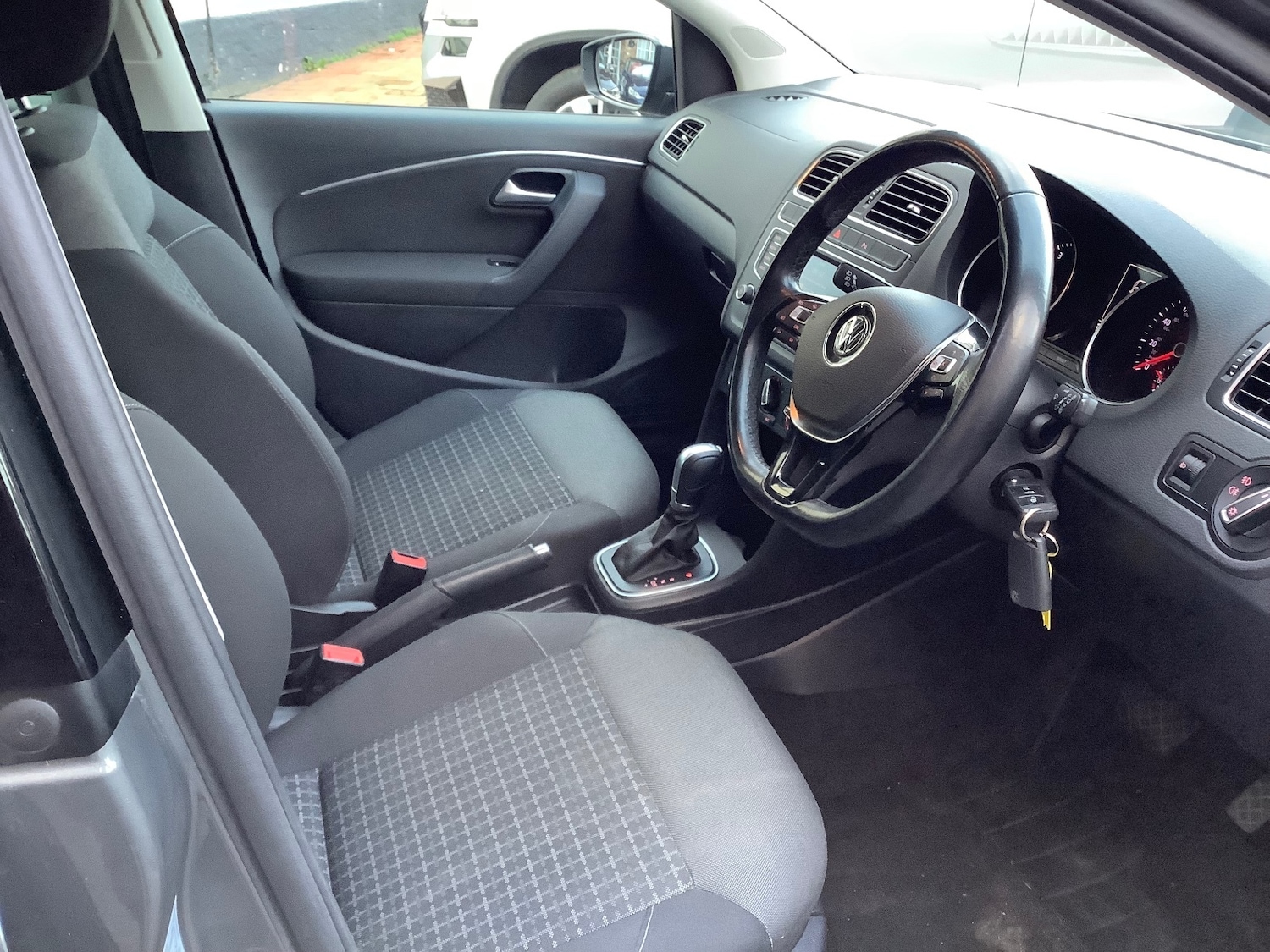 Used Volkswagen Polo 2017 for sale - 77050960: Photo 11