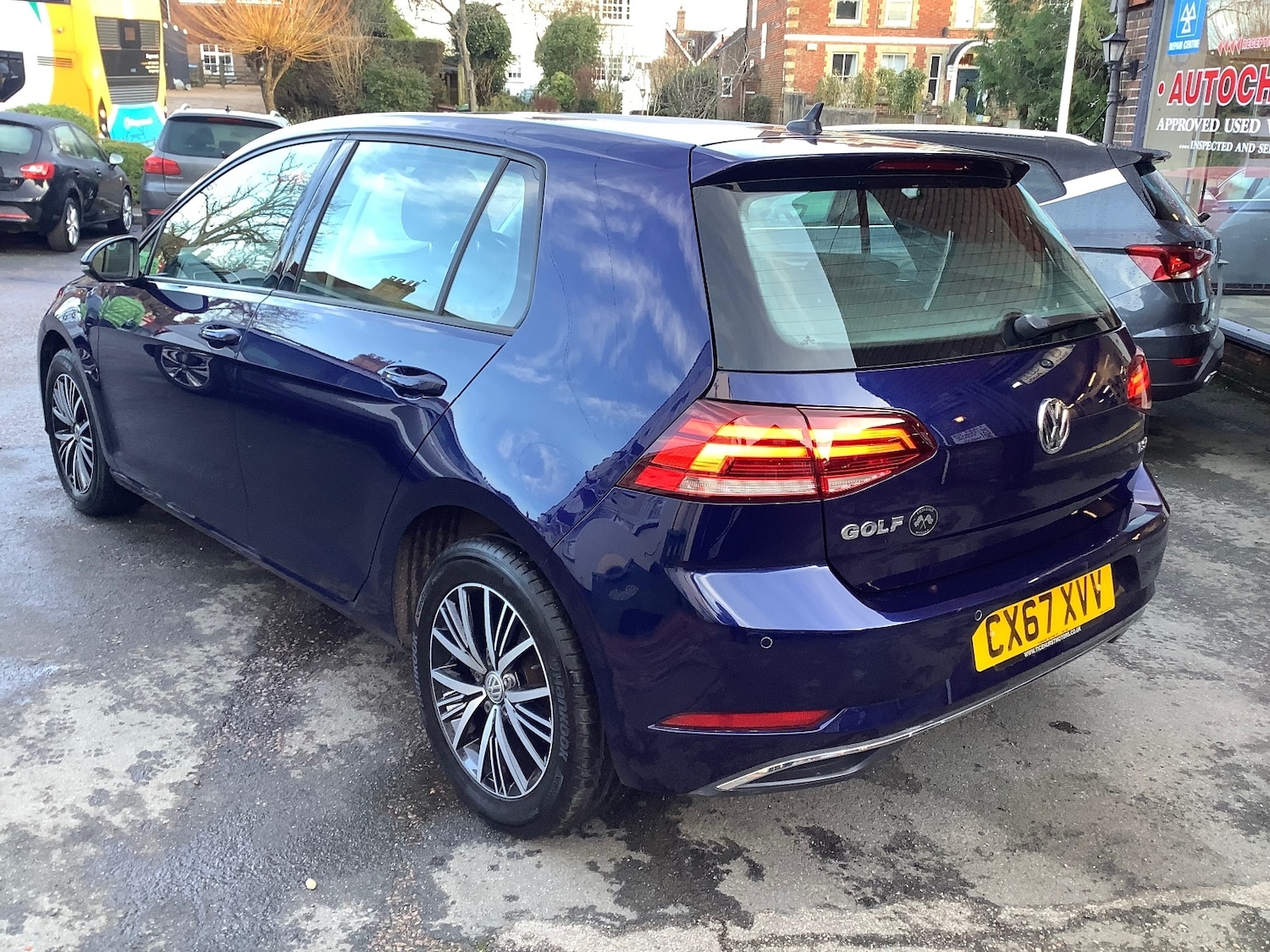 Used Volkswagen Golf 2017 for sale - 77010282: Photo 2