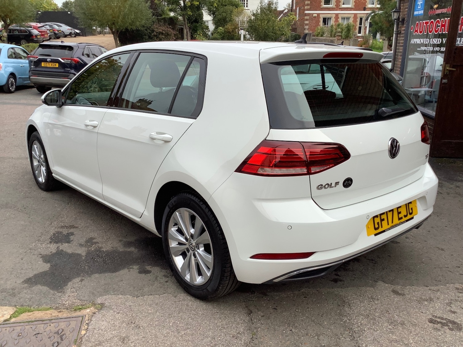 Used Volkswagen Golf 2017 for sale - 76312460: Photo 2