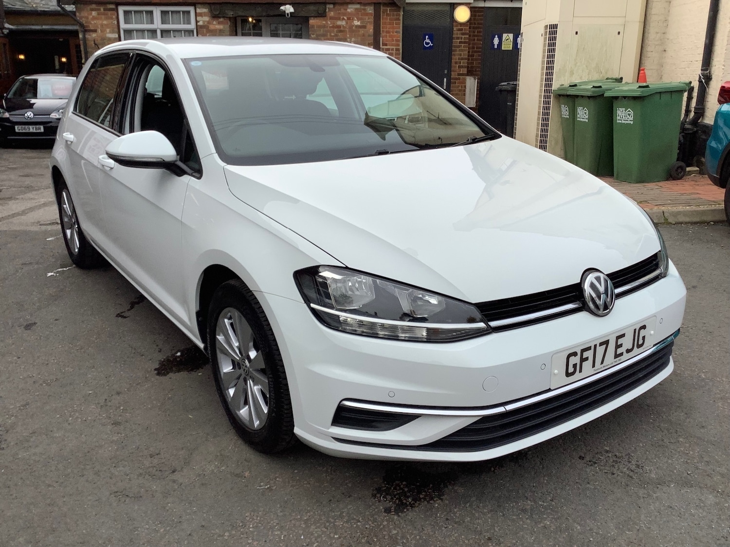 Used Volkswagen Golf 2017 for sale - 76312460: Photo 5