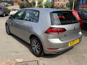Used Volkswagen Golf 2018 for sale - 78418604: Photo