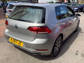 Used Volkswagen Golf 2018 for sale - 78418604: Photo