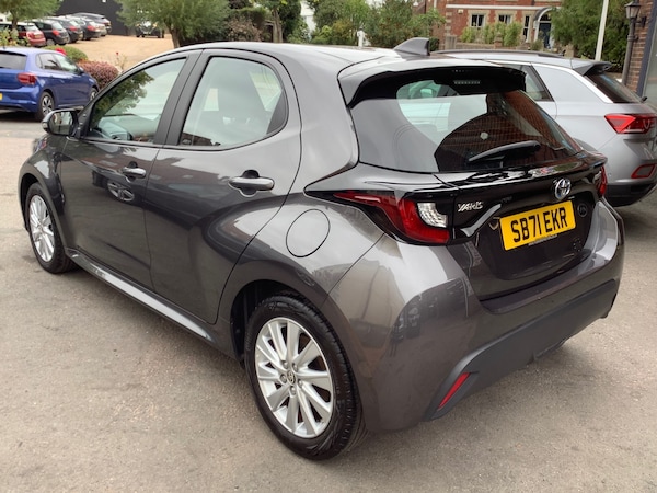 Used Toyota Yaris 2022 for sale - 75664885: Photo 2