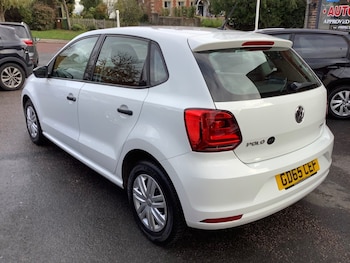 Used Volkswagen Polo 2015 for sale - 76434990: Photo