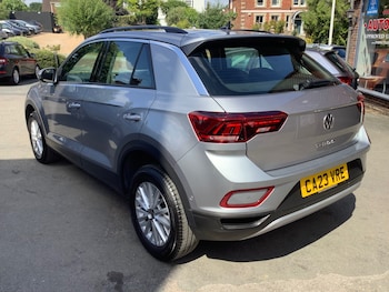 Used Volkswagen T-Roc 2023 for sale - 75395896: Photo