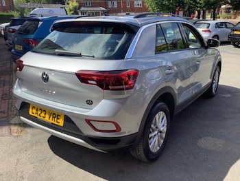 Used Volkswagen T-Roc 2023 for sale - 75395896: Photo